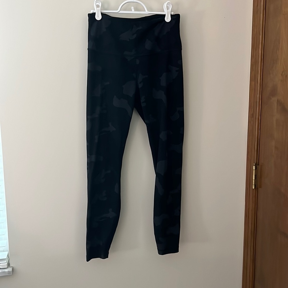 YOGALICIOUS Black Camo leggings Size M